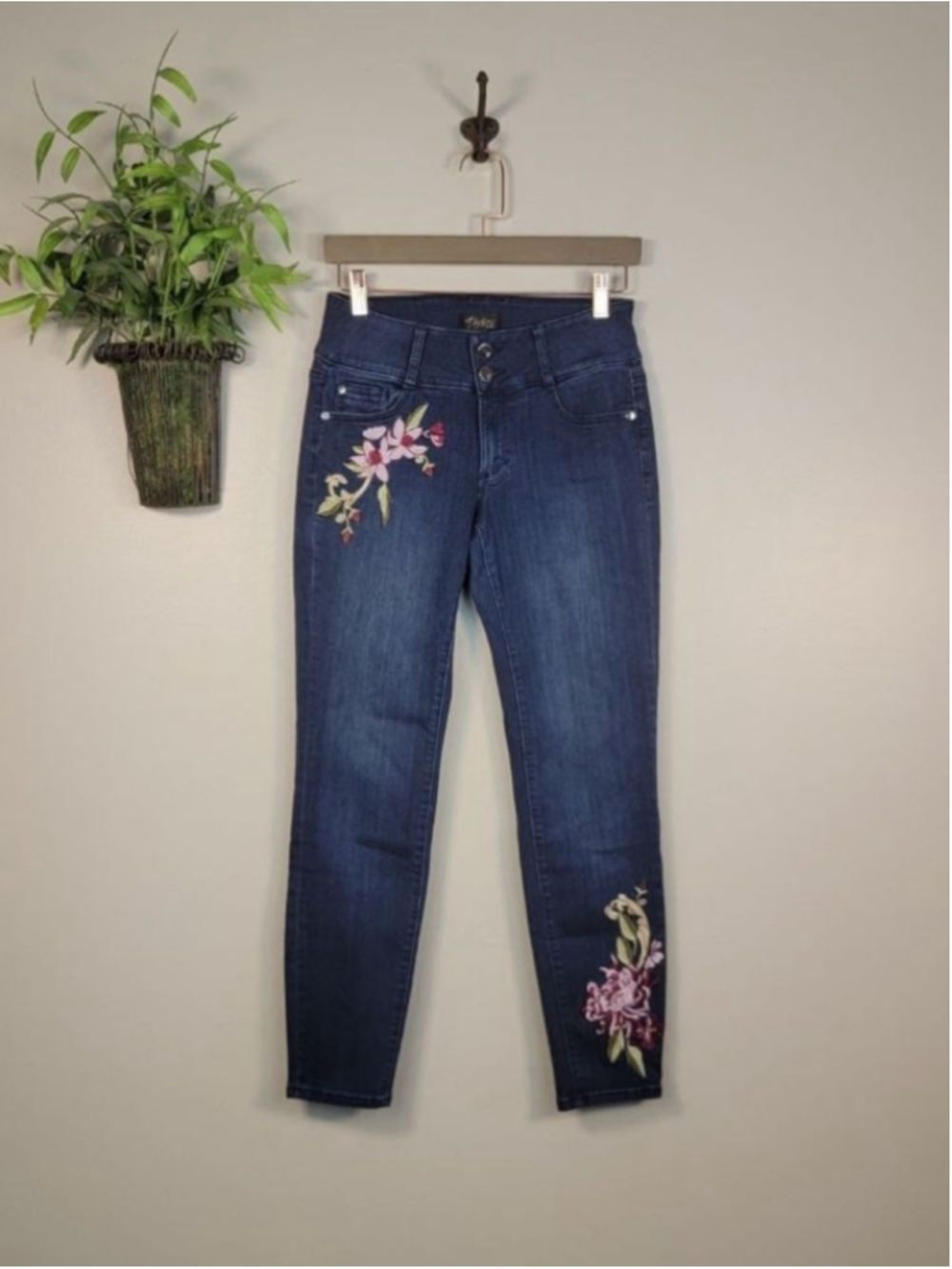 Thalia Sodi 4 Skinny Floral Embroidered Jeans Dark Wash Cropped Mid Rise Jegging